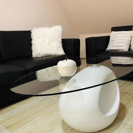 Carla Maria S Hause *