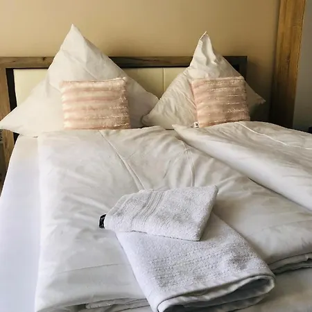 Carla Maria S Hause *