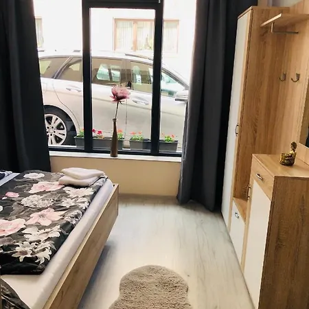 Carla Maria S Hause *