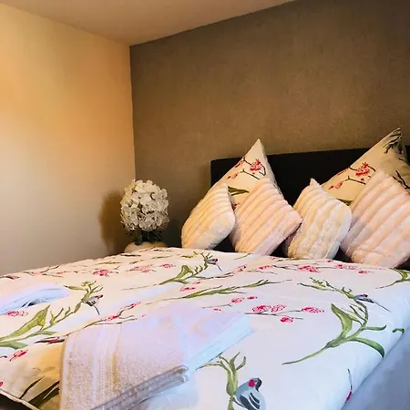 Carla Maria S Hause *