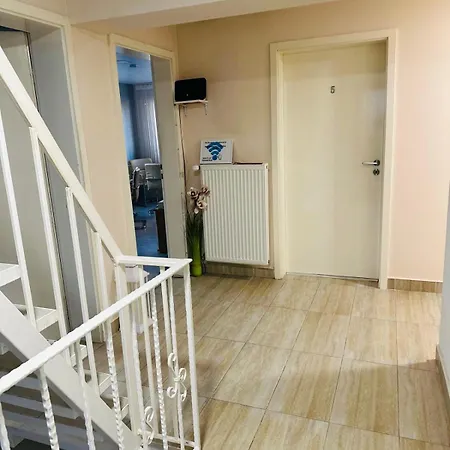 Carla Maria S Hause *