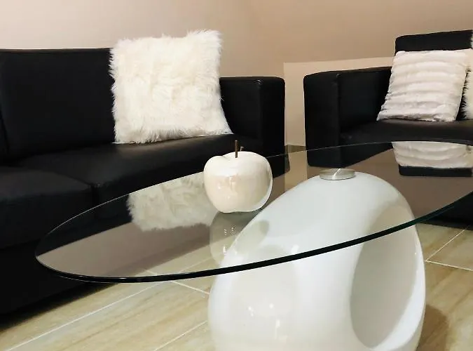 Carla Maria S Hause *