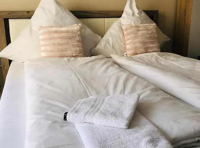 Carla Maria S Hause *