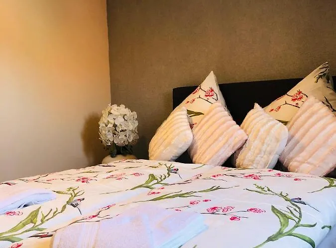 Carla Maria S Hause *