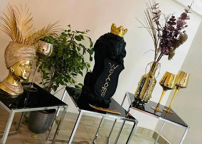 Carla Maria S Hause *