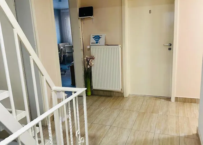 Carla Maria S Hause *